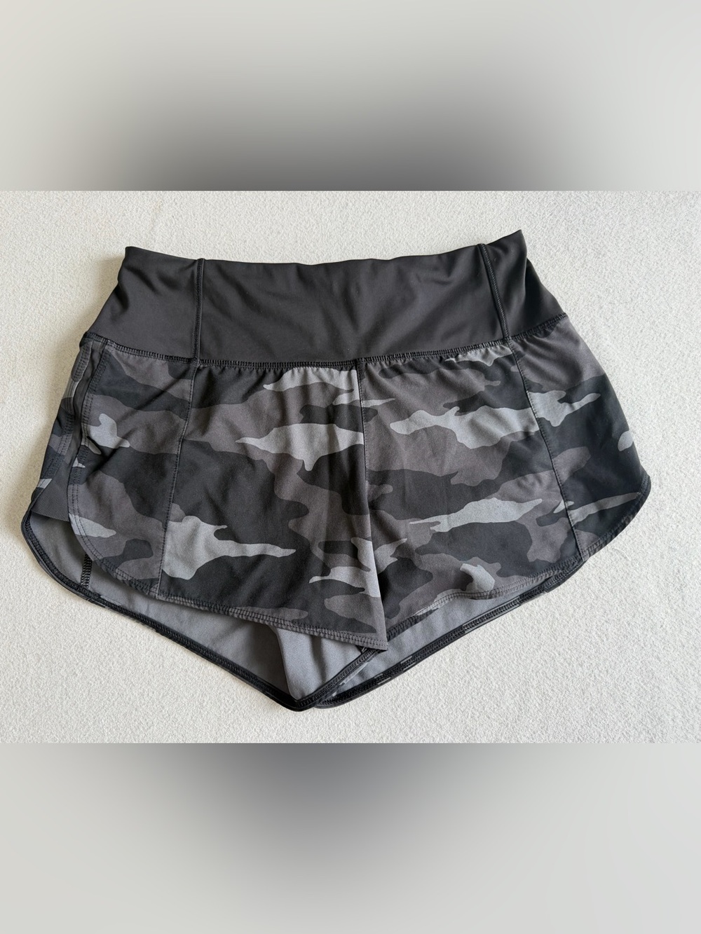 Athleta Run  Shorts XS Women’s Black Camo, Mesh